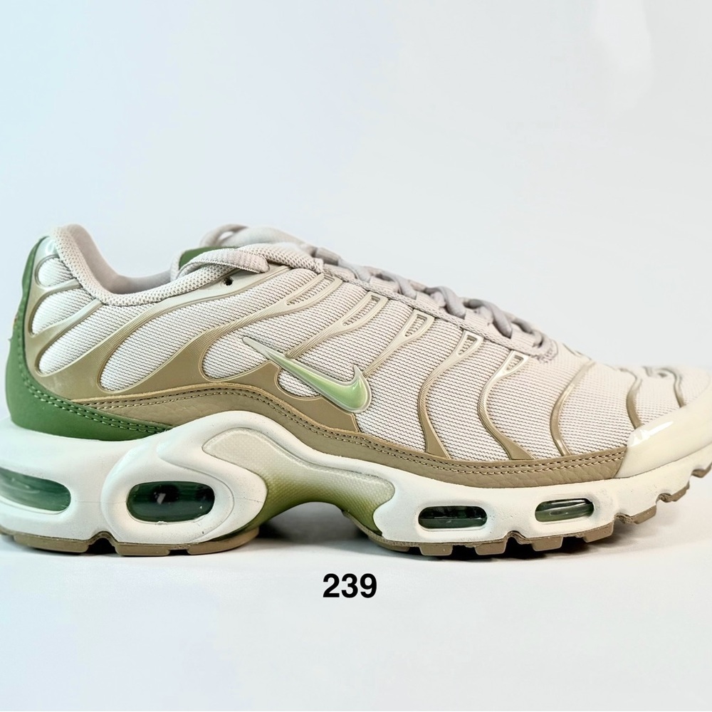 Nike women’s Air Max Plus